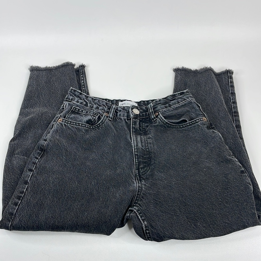 Zara High Rise Straight Leg Raw hem cropped black wash jeans size 6